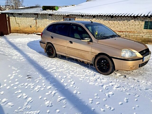 Бежевый Киа Рио, объемом двигателя 1.3 л и пробегом 235 тыс. км за 2000 $, фото 1 на Automoto.ua