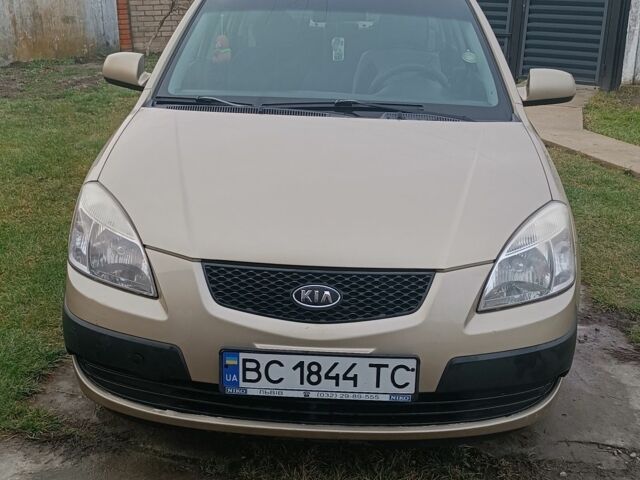 Бежевый Киа Рио, объемом двигателя 1.5 л и пробегом 246 тыс. км за 4600 $, фото 1 на Automoto.ua