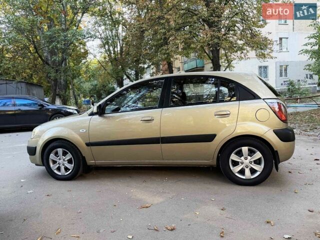 Бежевый Киа Рио, объемом двигателя 1.4 л и пробегом 188 тыс. км за 6800 $, фото 1 на Automoto.ua
