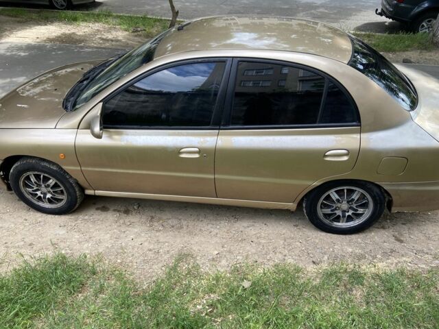 Бежевый Киа Рио, объемом двигателя 1.3 л и пробегом 200 тыс. км за 850 $, фото 1 на Automoto.ua