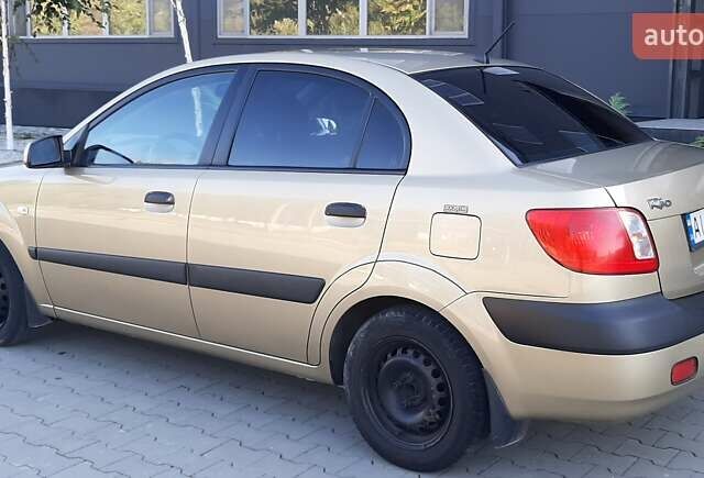 Бежевый Киа Рио, объемом двигателя 1.4 л и пробегом 250 тыс. км за 4900 $, фото 1 на Automoto.ua