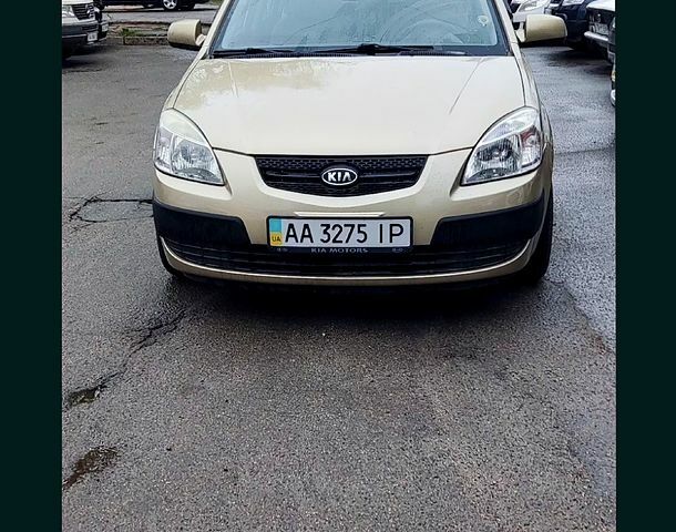 Бежевый Киа Рио, объемом двигателя 1.4 л и пробегом 348 тыс. км за 5800 $, фото 1 на Automoto.ua