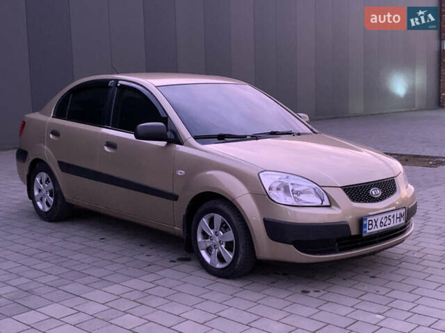 Бежевий Кіа Ріо, об'ємом двигуна 1.4 л та пробігом 291 тис. км за 3899 $, фото 1 на Automoto.ua