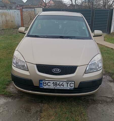 Бежевый Киа Рио, объемом двигателя 1.49 л и пробегом 245 тыс. км за 4600 $, фото 1 на Automoto.ua