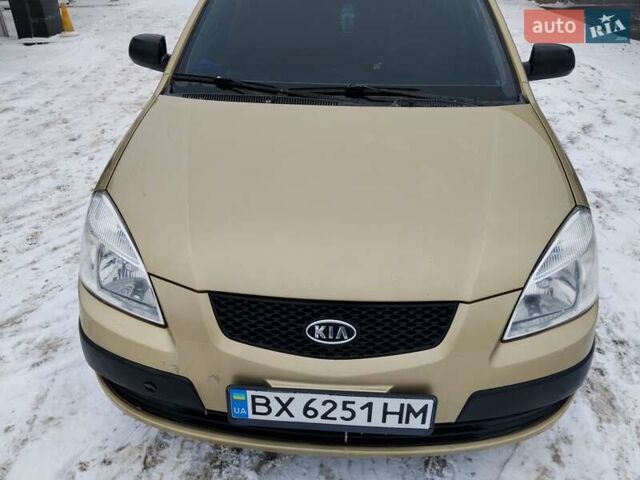 Бежевый Киа Рио, объемом двигателя 1.4 л и пробегом 291 тыс. км за 3800 $, фото 1 на Automoto.ua