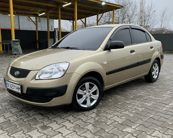 Бежевый Киа Рио, объемом двигателя 1.4 л и пробегом 290 тыс. км за 4100 $, фото 1 на Automoto.ua