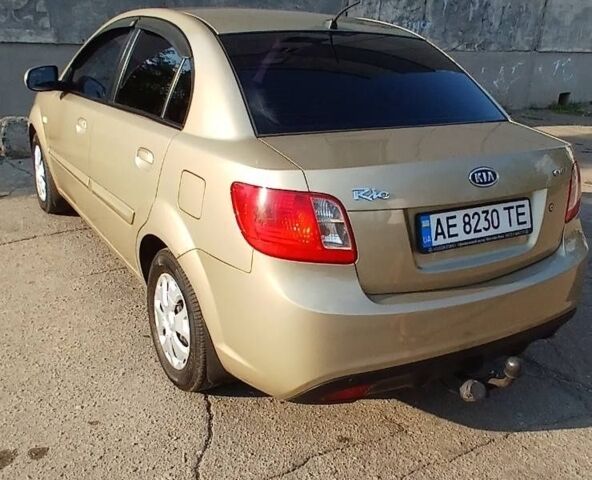 Бежевий Кіа Ріо, об'ємом двигуна 1.5 л та пробігом 160 тис. км за 6000 $, фото 1 на Automoto.ua