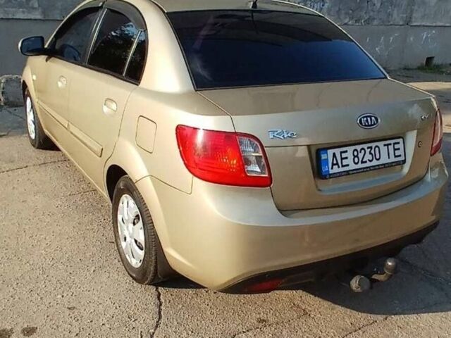 Бежевий Кіа Ріо, об'ємом двигуна 1.5 л та пробігом 160 тис. км за 6000 $, фото 1 на Automoto.ua