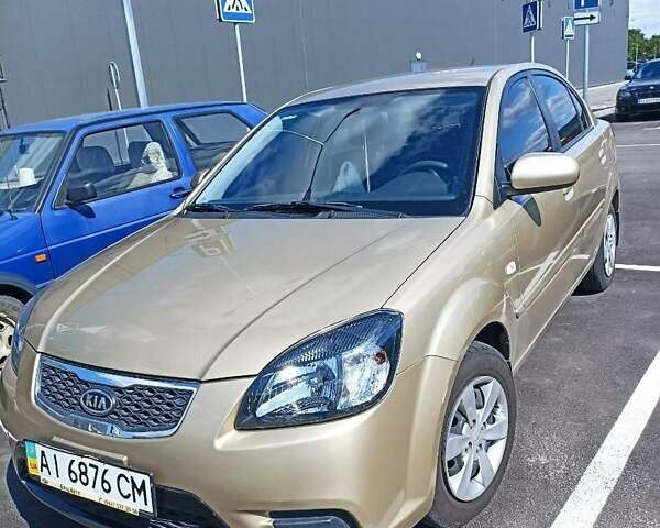 Бежевий Кіа Ріо, об'ємом двигуна 1.4 л та пробігом 42 тис. км за 7094 $, фото 1 на Automoto.ua