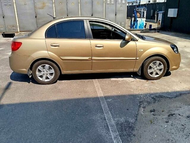 Бежевый Киа Рио, объемом двигателя 1.4 л и пробегом 420 тыс. км за 6500 $, фото 1 на Automoto.ua