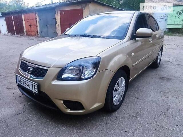Бежевий Кіа Ріо, об'ємом двигуна 1.4 л та пробігом 140 тис. км за 4899 $, фото 1 на Automoto.ua