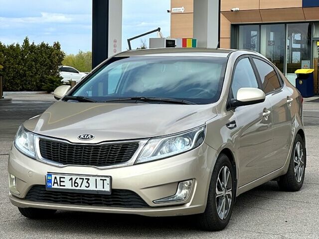 Бежевый Киа Рио, объемом двигателя 1.4 л и пробегом 217 тыс. км за 8299 $, фото 1 на Automoto.ua