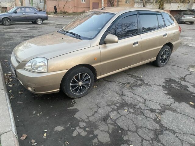 Бежевый Киа Рио, объемом двигателя 1.4 л и пробегом 290 тыс. км за 1700 $, фото 1 на Automoto.ua