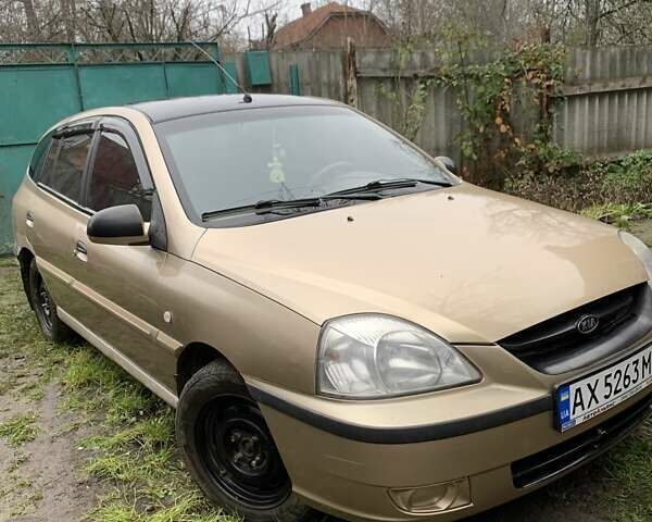 Бежевый Киа Рио, объемом двигателя 1.34 л и пробегом 270 тыс. км за 2500 $, фото 1 на Automoto.ua