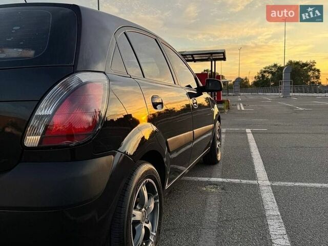 Чорний Кіа Ріо, об'ємом двигуна 1.34 л та пробігом 271 тис. км за 3800 $, фото 1 на Automoto.ua
