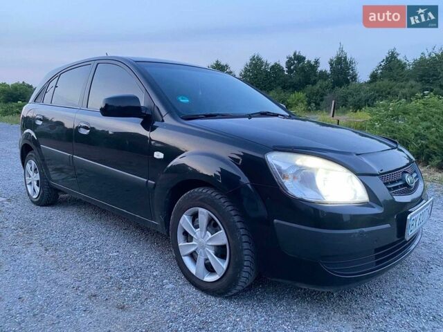 Чорний Кіа Ріо, об'ємом двигуна 1.6 л та пробігом 198 тис. км за 3699 $, фото 1 на Automoto.ua