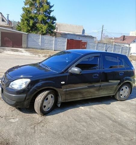 Черный Киа Рио, объемом двигателя 1.4 л и пробегом 297 тыс. км за 4300 $, фото 1 на Automoto.ua