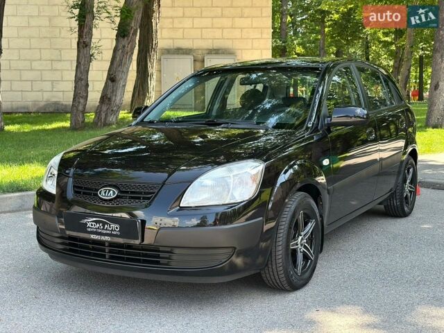 Чорний Кіа Ріо, об'ємом двигуна 1.4 л та пробігом 56 тис. км за 6700 $, фото 1 на Automoto.ua
