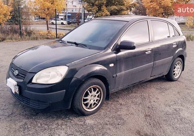 Черный Киа Рио, объемом двигателя 1.4 л и пробегом 132 тыс. км за 4000 $, фото 1 на Automoto.ua
