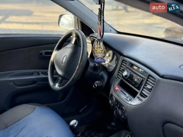 Черный Киа Рио, объемом двигателя 1.6 л и пробегом 256 тыс. км за 3300 $, фото 1 на Automoto.ua