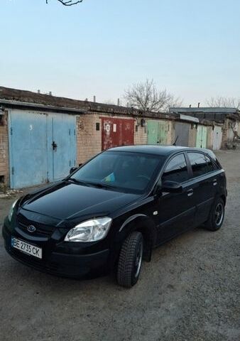 Черный Киа Рио, объемом двигателя 1.4 л и пробегом 201 тыс. км за 4200 $, фото 1 на Automoto.ua