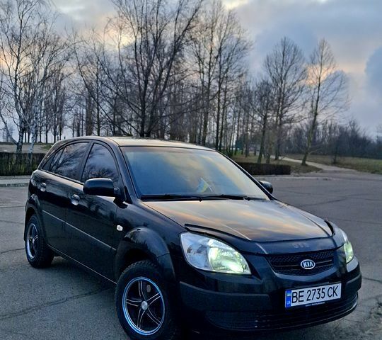Черный Киа Рио, объемом двигателя 1.3 л и пробегом 201 тыс. км за 4200 $, фото 1 на Automoto.ua
