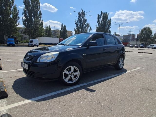 Черный Киа Рио, объемом двигателя 0 л и пробегом 164 тыс. км за 5600 $, фото 1 на Automoto.ua