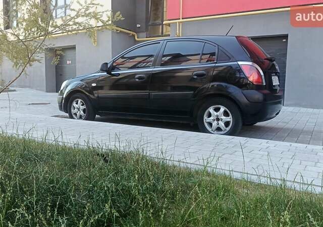 Черный Киа Рио, объемом двигателя 1.4 л и пробегом 237 тыс. км за 3500 $, фото 1 на Automoto.ua