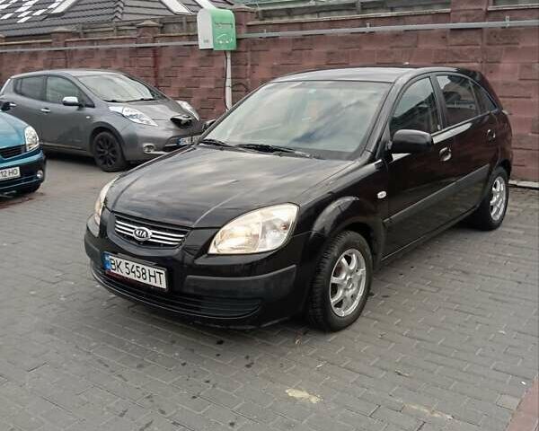 Черный Киа Рио, объемом двигателя 1.4 л и пробегом 203 тыс. км за 4499 $, фото 1 на Automoto.ua