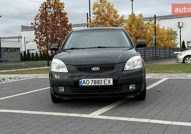 Черный Киа Рио, объемом двигателя 1.4 л и пробегом 151 тыс. км за 4000 $, фото 1 на Automoto.ua