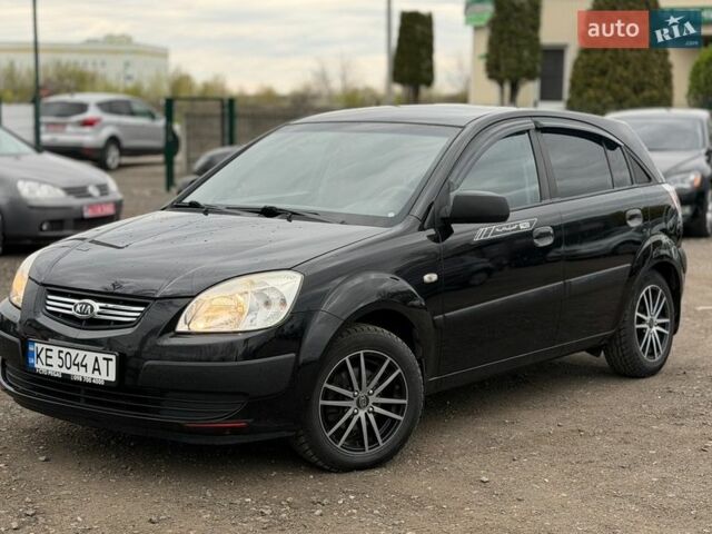 Чорний Кіа Ріо, об'ємом двигуна 1.4 л та пробігом 209 тис. км за 5900 $, фото 1 на Automoto.ua