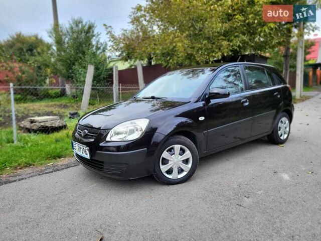 Черный Киа Рио, объемом двигателя 1.4 л и пробегом 184 тыс. км за 4999 $, фото 1 на Automoto.ua