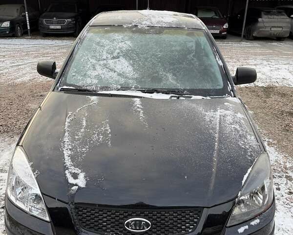 Чорний Кіа Ріо, об'ємом двигуна 1.4 л та пробігом 245 тис. км за 4300 $, фото 1 на Automoto.ua