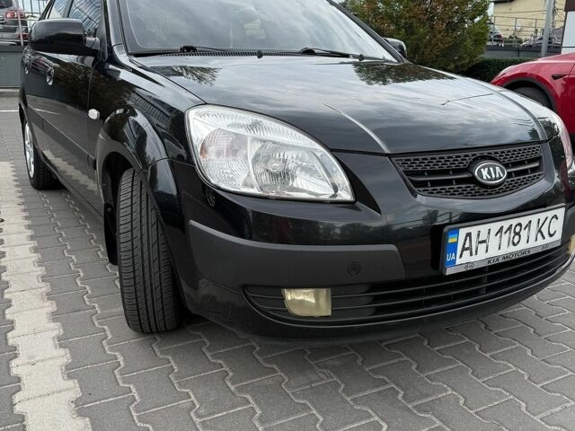 Чорний Кіа Ріо, об'ємом двигуна 1.4 л та пробігом 188 тис. км за 5100 $, фото 1 на Automoto.ua