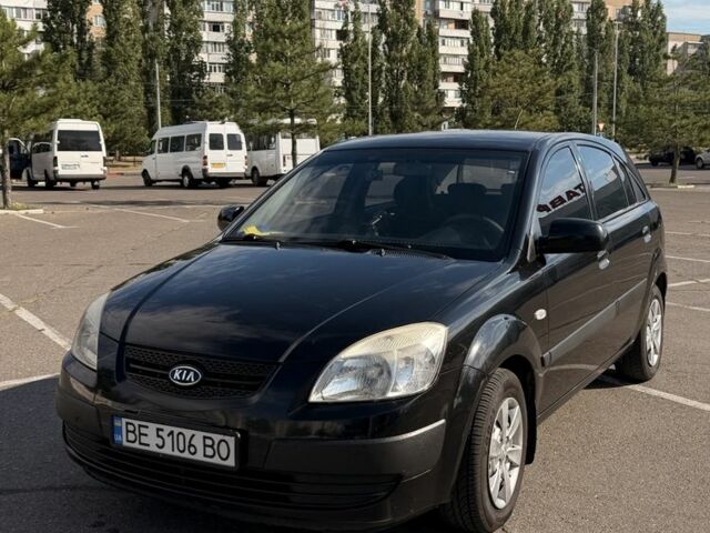 Чорний Кіа Ріо, об'ємом двигуна 1.4 л та пробігом 260 тис. км за 4600 $, фото 1 на Automoto.ua