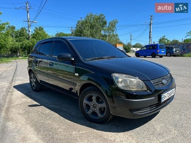 Чорний Кіа Ріо, об'ємом двигуна 1.4 л та пробігом 240 тис. км за 5800 $, фото 1 на Automoto.ua