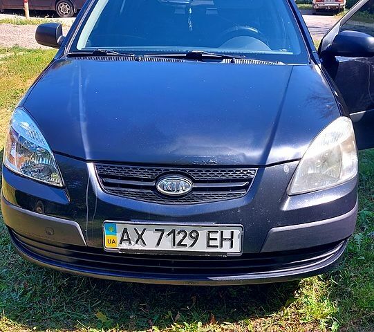 Черный Киа Рио, объемом двигателя 1.4 л и пробегом 235 тыс. км за 3300 $, фото 1 на Automoto.ua