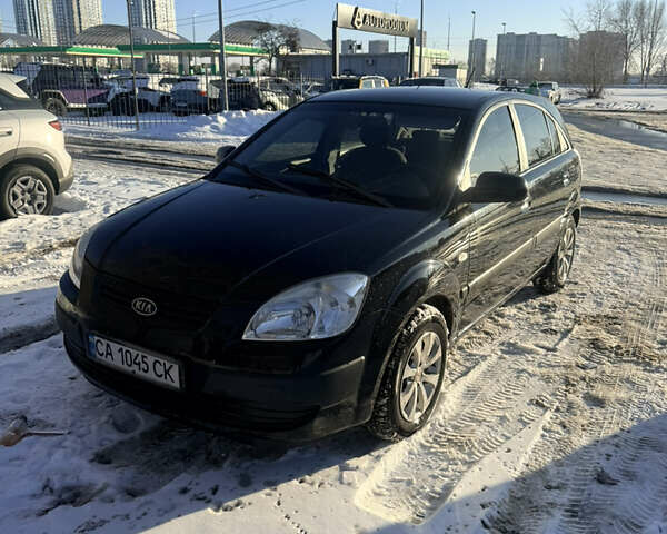 Чорний Кіа Ріо, об'ємом двигуна 1.4 л та пробігом 208 тис. км за 6200 $, фото 1 на Automoto.ua