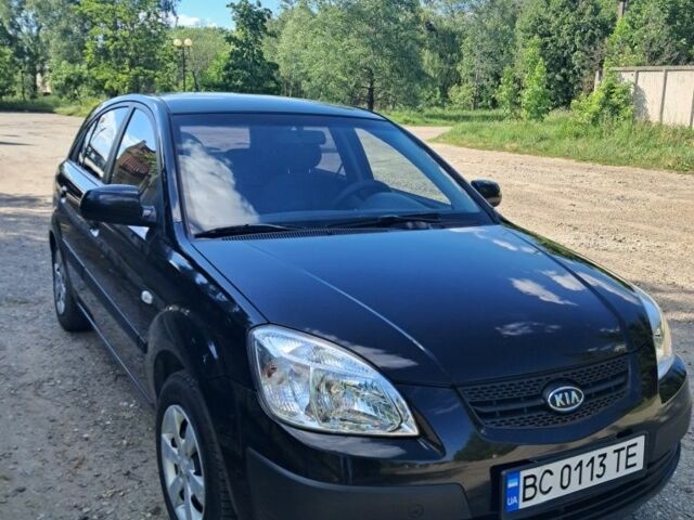 Чорний Кіа Ріо, об'ємом двигуна 1.4 л та пробігом 240 тис. км за 3711 $, фото 1 на Automoto.ua