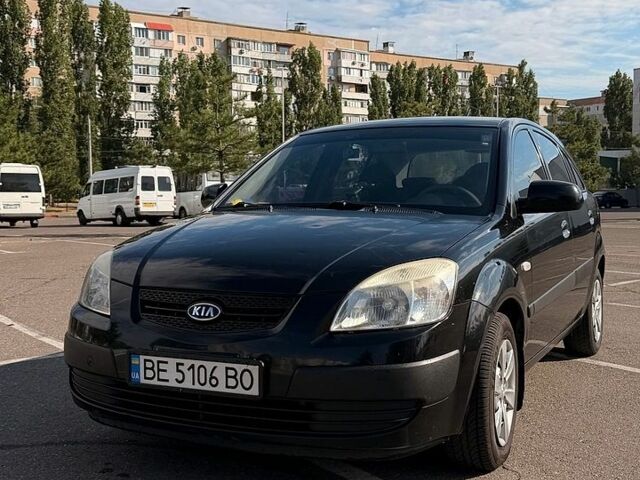Чорний Кіа Ріо, об'ємом двигуна 1.4 л та пробігом 260 тис. км за 4600 $, фото 1 на Automoto.ua