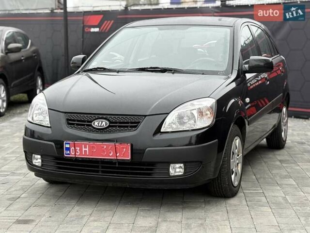 Черный Киа Рио, объемом двигателя 1.4 л и пробегом 166 тыс. км за 6000 $, фото 1 на Automoto.ua
