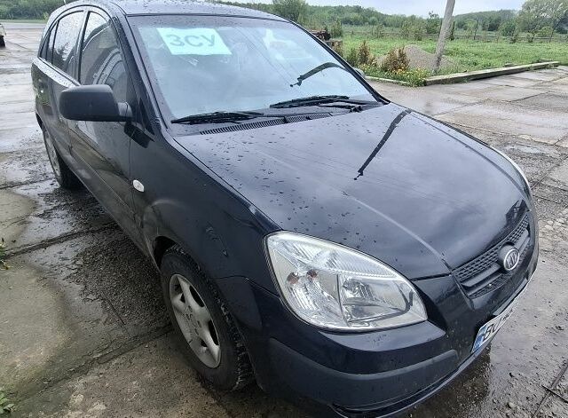 Чорний Кіа Ріо, об'ємом двигуна 2 л та пробігом 253 тис. км за 3534 $, фото 1 на Automoto.ua