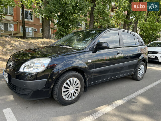 Чорний Кіа Ріо, об'ємом двигуна 1.4 л та пробігом 193 тис. км за 5550 $, фото 1 на Automoto.ua