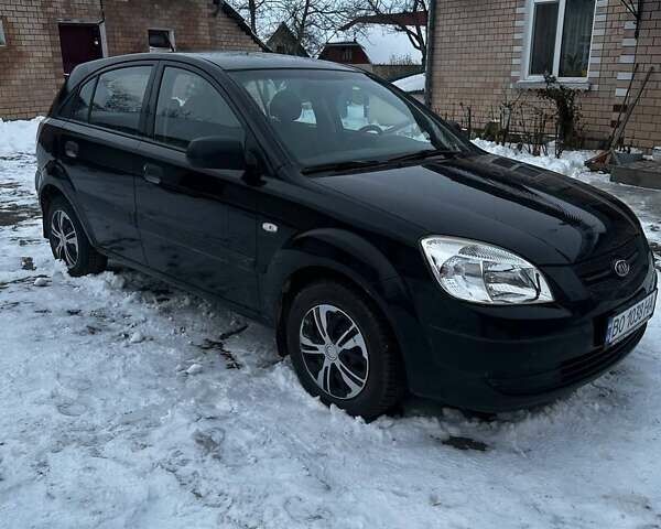 Черный Киа Рио, объемом двигателя 1.4 л и пробегом 220 тыс. км за 4500 $, фото 1 на Automoto.ua