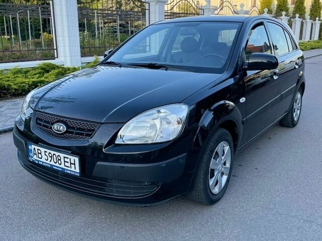 Черный Киа Рио, объемом двигателя 1.4 л и пробегом 176 тыс. км за 4250 $, фото 1 на Automoto.ua