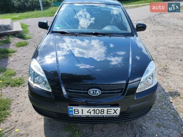 Черный Киа Рио, объемом двигателя 1.4 л и пробегом 235 тыс. км за 4800 $, фото 1 на Automoto.ua