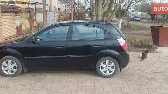 Черный Киа Рио, объемом двигателя 1.4 л и пробегом 180 тыс. км за 6000 $, фото 1 на Automoto.ua