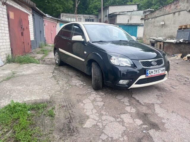 Чорний Кіа Ріо, об'ємом двигуна 1.5 л та пробігом 264 тис. км за 5500 $, фото 1 на Automoto.ua