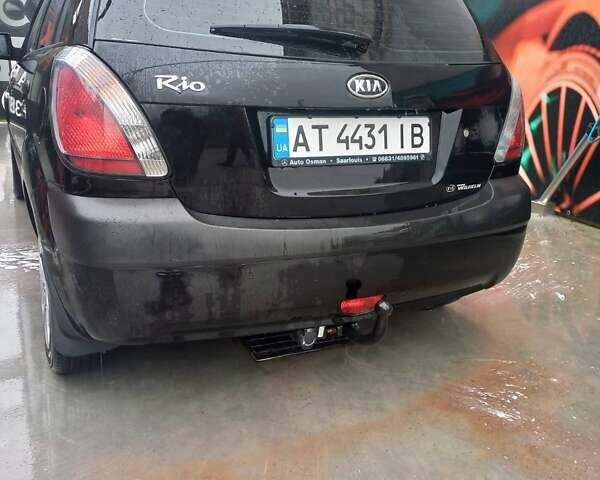 Черный Киа Рио, объемом двигателя 1.4 л и пробегом 230 тыс. км за 5234 $, фото 1 на Automoto.ua