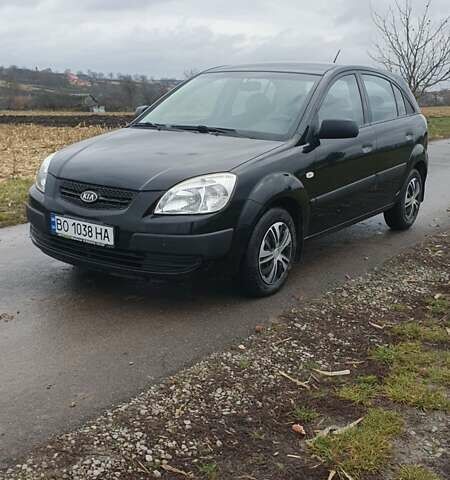 Черный Киа Рио, объемом двигателя 1.4 л и пробегом 220 тыс. км за 4499 $, фото 1 на Automoto.ua